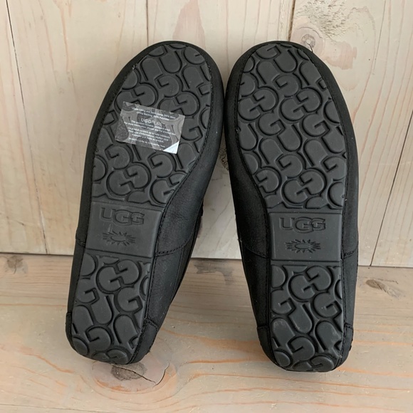 - STORE CLOSING SALE ugg ascot matte black leather sheepskin slippers - Picture 7 of 7